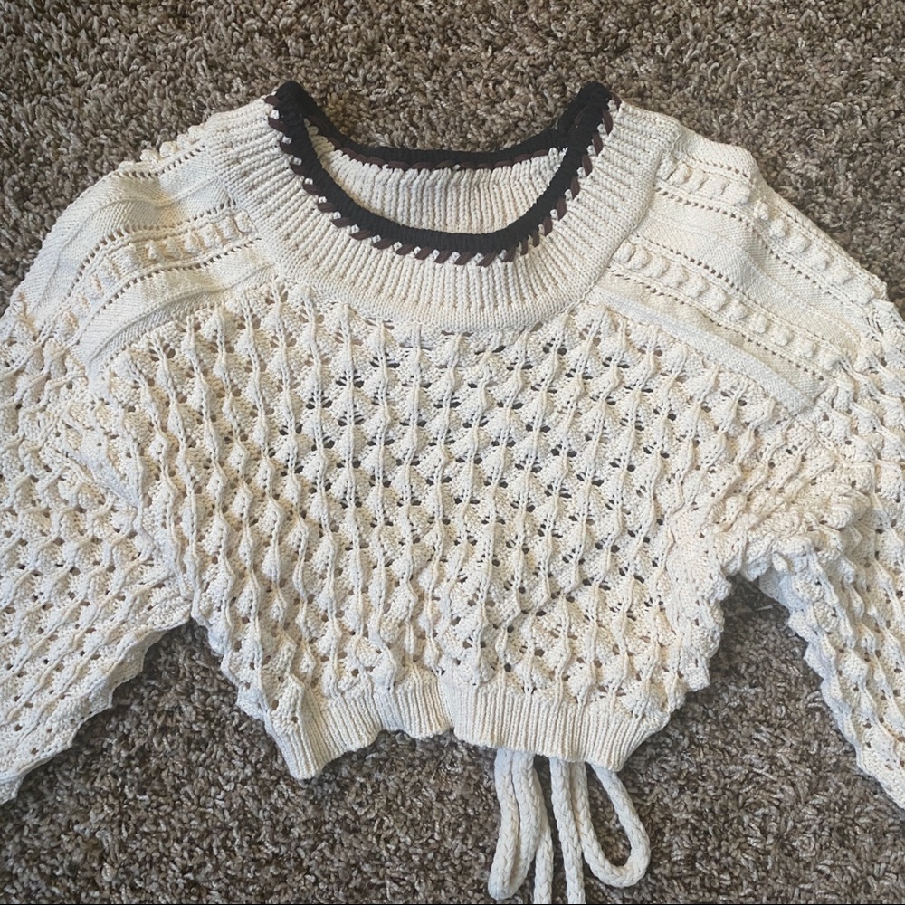 Cute Cropped Crochet Off-White Sweater with Open Back And Tassel Detail Zara